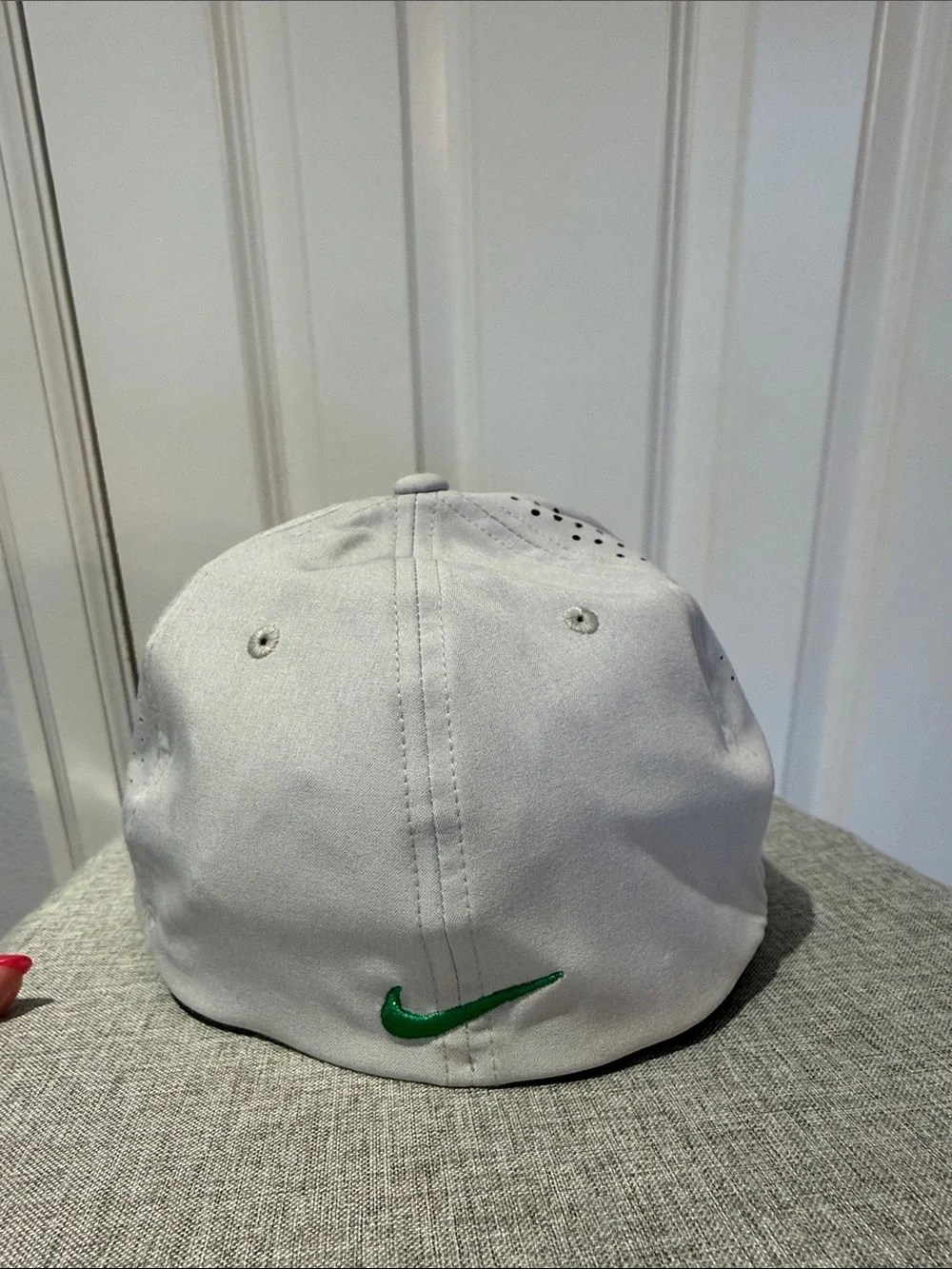 Nike Light Gray Baseball Cap with Green 'O' University of Oregon Logo